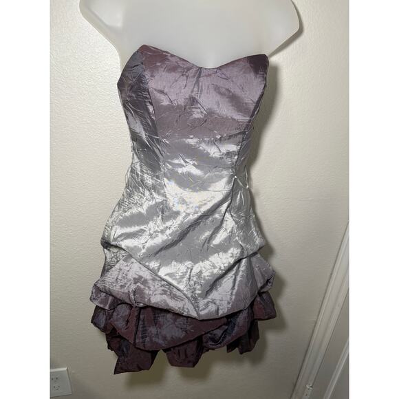 ✨ Sequin Hearts Metallic Strapless Cocktail Dress – Size 5 ✨ - Picture 4 of 12
